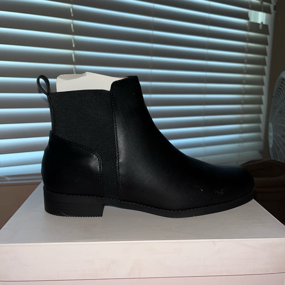 Slip on ankle booty